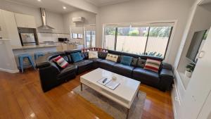 The Beaches on Lakes House - Central Coastal Stay