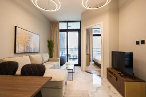 Contemporary Apt Galleria Mall