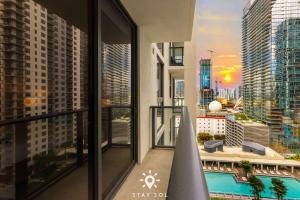 Downtown Retreat Pools Spa & Lounges Miami