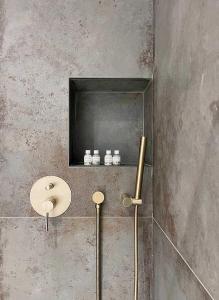 Emerald Chic - Old Town Apartment