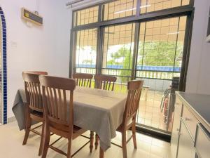Austin Taman Daya Large Corner House for 10 Pax