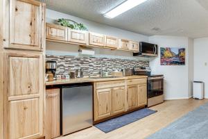 Cozy Boulder Basement Unit Upscale Outdoor Space!