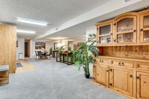 Cozy Boulder Basement Unit Upscale Outdoor Space!