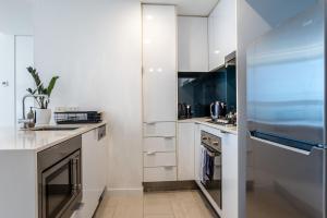 Urban Fortitude Valley Apartment with Pool & Gym