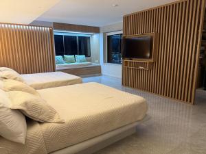 NEW Unique 270º view above the city walls