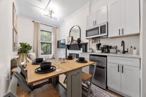 Bright 3BR Harlem Home w In-Unit Laundry