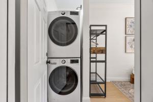 Bright 3BR Harlem Home w In-Unit Laundry