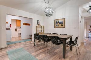 1 Mi to Lake Almanor! Northern Sierra Family Cabin