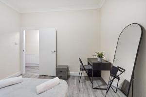 Spacious 2-Bedroom Home in London, Near Transport