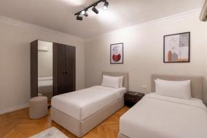 Cairo Homes Luxury 4BR Apartment with Balcony & Nile View Maadi