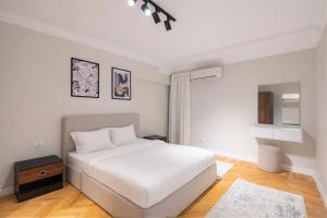 Cairo Homes Luxury 4BR Apartment with Balcony & Nile View Maadi