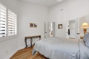 VY559 - Violet Circle