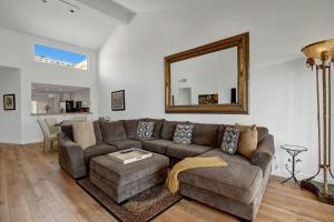 VY559 - Violet Circle