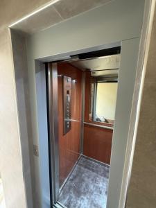 studio elevator, renovated air-conditioned breakfast