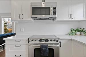 Local Loft - Downtown Okotoks - 2BD - Private
