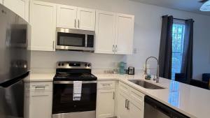 Peaceful Golf Course Retreat 2BR First-Floor Condo