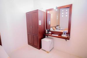 Airport Villa