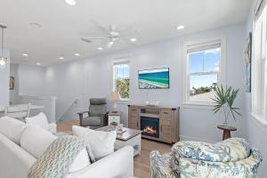 Sea Turtle House- Lux Townhome- Pool - Golf Cart