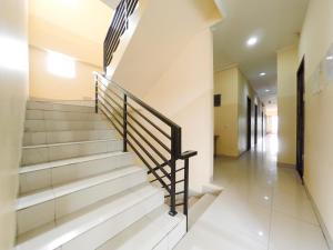 RedDoorz Plus near Mall Ciputra Jakarta