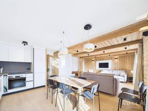 Superbe appartement skis aux pieds 80m², WIFI, parking, 8 pers - FR-1-398-692