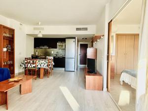 Apartamento en Roses con Terraza Privada y Parking - ES-258-185