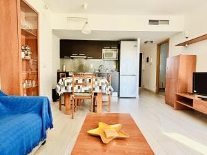 Apartamento en Roses con Terraza Privada y Parking - ES-258-185
