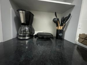 Casa completa em Matinhos aceita pets com Wi Fi, estacionamento e ótima localização