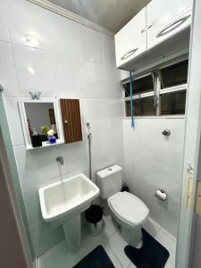 Kitnet 100m do mar, 5 hóspedes, Wi-Fi, Portaria 24 horas,