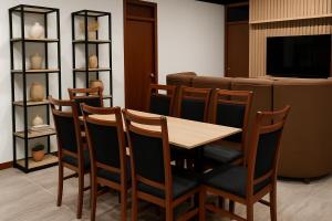 Luxury Industrial Vault, Wifi, Washer & Dryer, 5 rooms