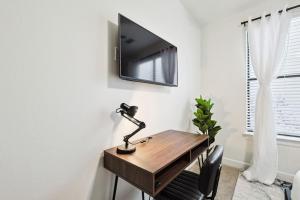 Stylish 2B near Legacy West Wi-Fi Fitness Pool