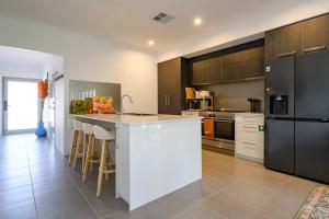 42 Coogee Beach Marina 3BR Haven near Omeo Wreck