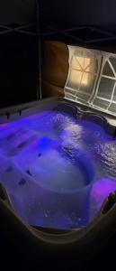 Cowboy Corner - Hot Tub, City Centre, Fast WiFi