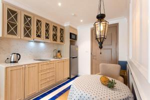 Pearl of Cote dAzur: Seven Seas