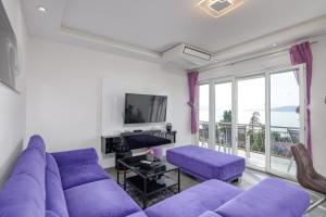 Apartments with Sea View Or Outdoor Jacuzzi