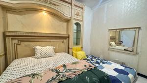 Homey Guesthouse near Tunjungan Plaza Syariah