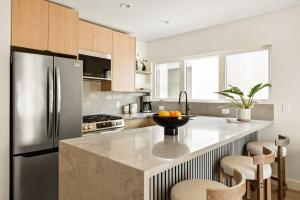 Tide House - Unit C Modern Seaside 1BD w Parking