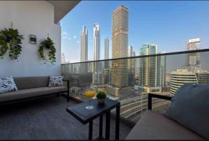 Panoramic View Dubai Mall 8 min walk Infinity pool