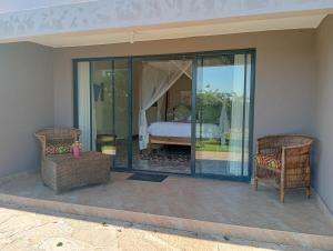 Chalets along Zambezi River - Enjoy Game & Canoeing Safaris as well as Boat Cruises & Fishing - Starlink Internet & Backup available