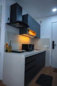 NEON - Nirvana Stays With PVT Balcony -1 Km from Airport