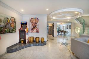 Luxe Polanco Home Private Yard TVs in Each Room