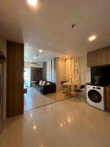 Luxury Condo Skywalk BTS Thonglor Pool Gym and Netflix