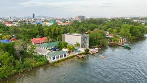 The Cloud HomeStay Kampot