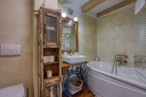 Foska Country Home with Pool - Happy Rentals