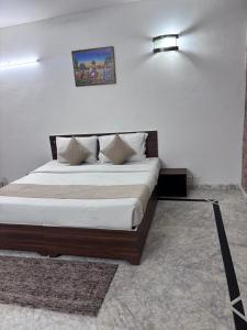 vr signature home 3 bhk service apartment