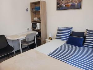 CHAMBRES tout Confort,GARE TGV ,WIFI, Clim, parking, avec pt dejeuner compris