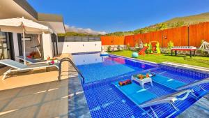 Yeşilköy 2 bedroom secluded villa with private pool hot tub