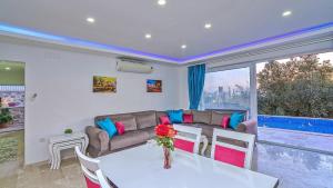 Üzümlü 2 bedroom secluded villa with private pool hot tub