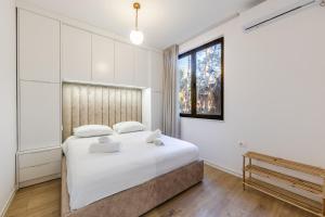 Pine & Sea Retreat by PikHost