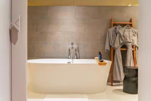 Cross Chiang Mai Riverside