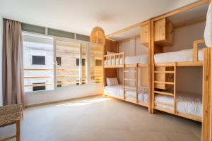 Nomayasurfhousetamraght